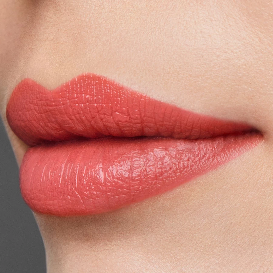ESTÉE LAUDER Pure Color Creme Lipstick in Light Pink - Shade 260 Eccentric, Moisturizing & Long-Lasting