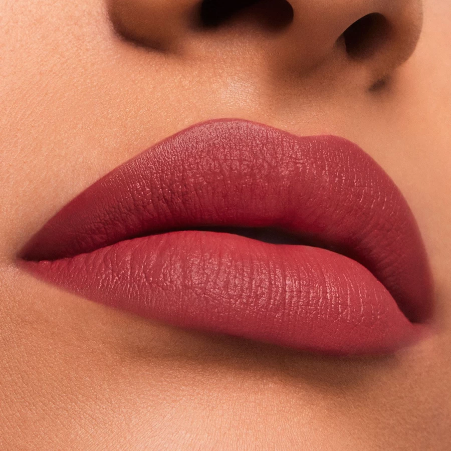 ESTÉE LAUDER Pure Color Matte Lipstick in Rebellious Rose 420 - Soft Pink Long-Lasting Lip Color