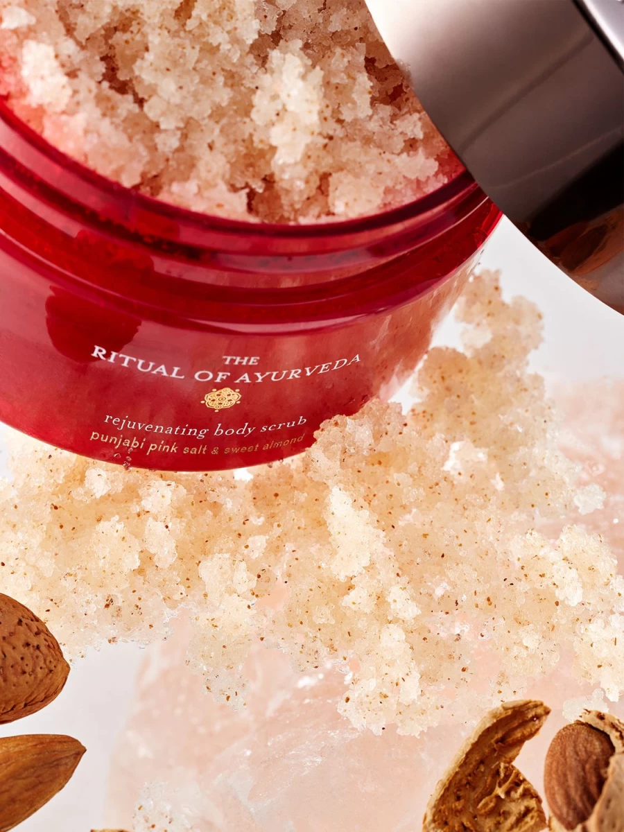 RITUALS Red Salt Body Scrub - Exfoliating & Detoxifying for Smooth Skin